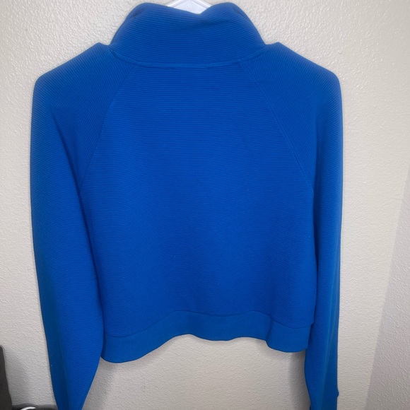 Forever 21 Cropped Sweater Size Medium - Picture 2 of 2